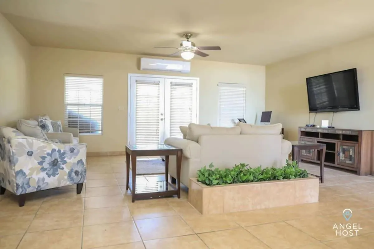 5 Mins To Beach Pool Bbq Dedicated Workspace Long Bay 0*,  Turks a Caicos